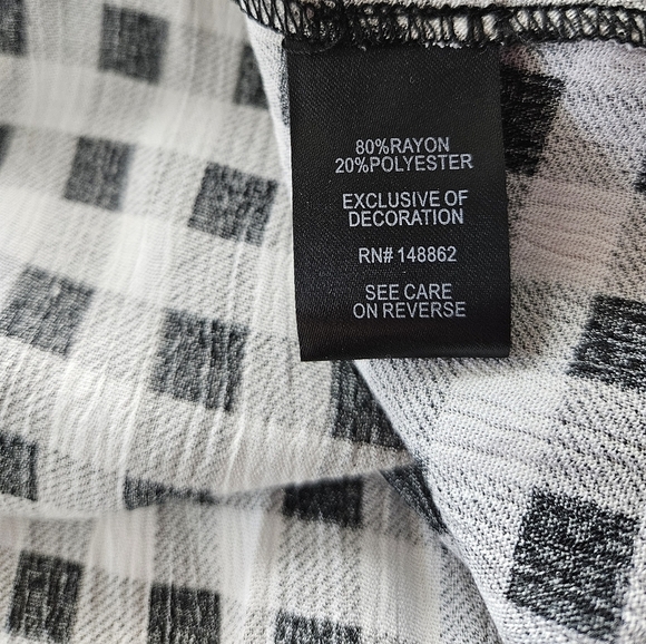 NWT Torrid Black and White Checkered Gauge Crochet Lace Trim Tank, Size 3 - Picture 8 of 8